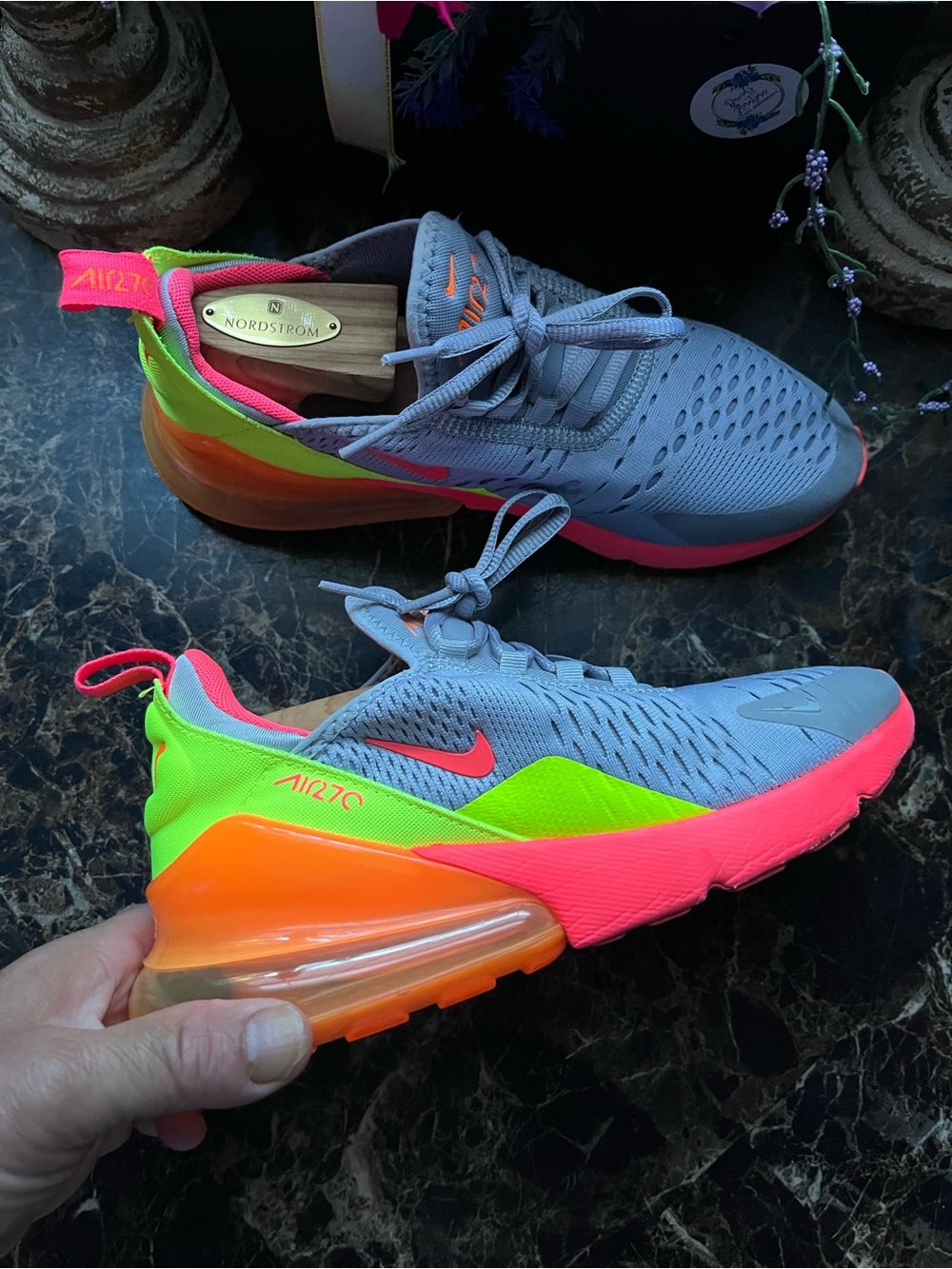 Nike AirMax 270
Streetwear/Lifestyle
Athletic Shoes
Size 5.5 Youth/7 Women - Picture 5 of 12
